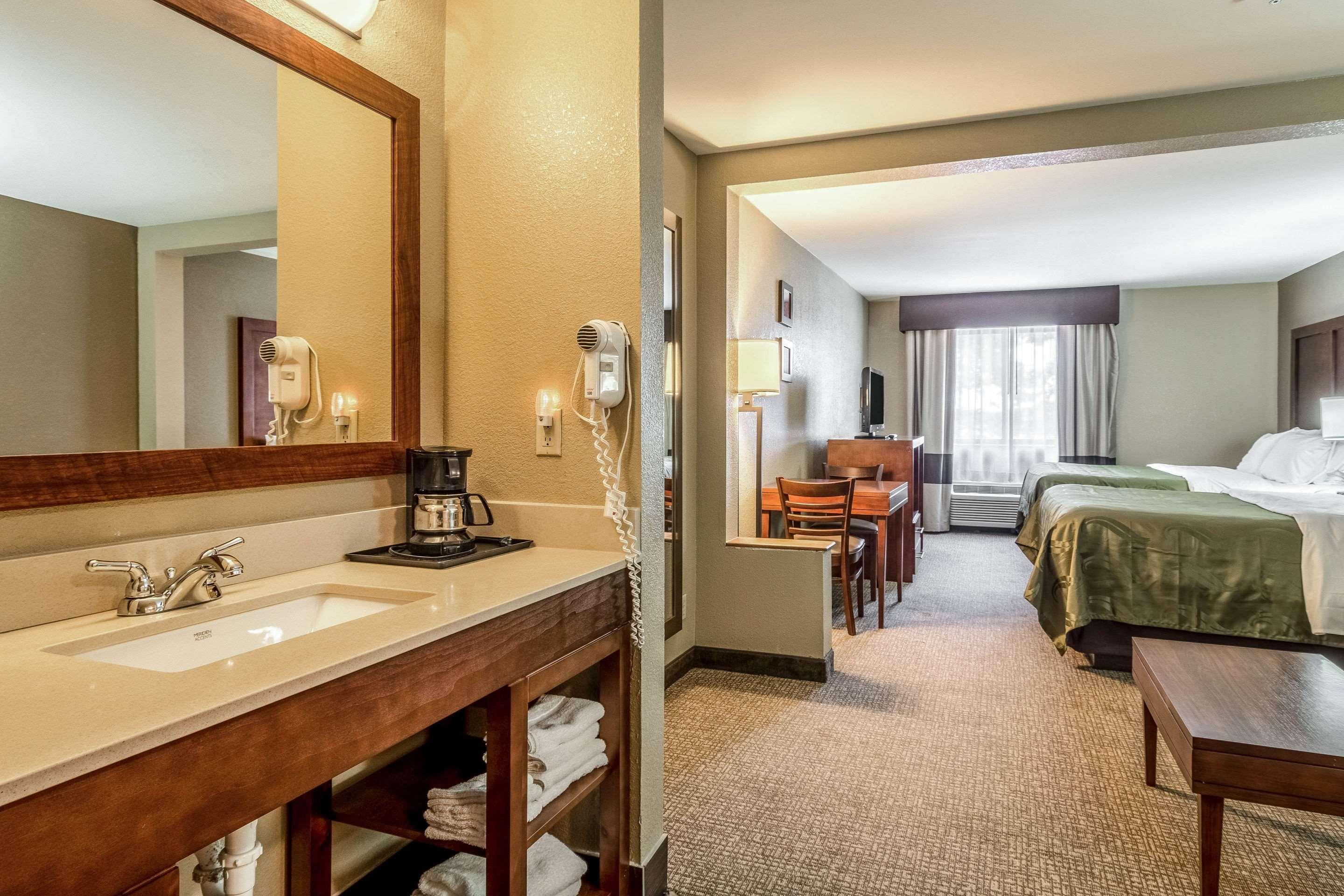 Quality Inn & Suites Salem Near I-57 Bagian luar foto