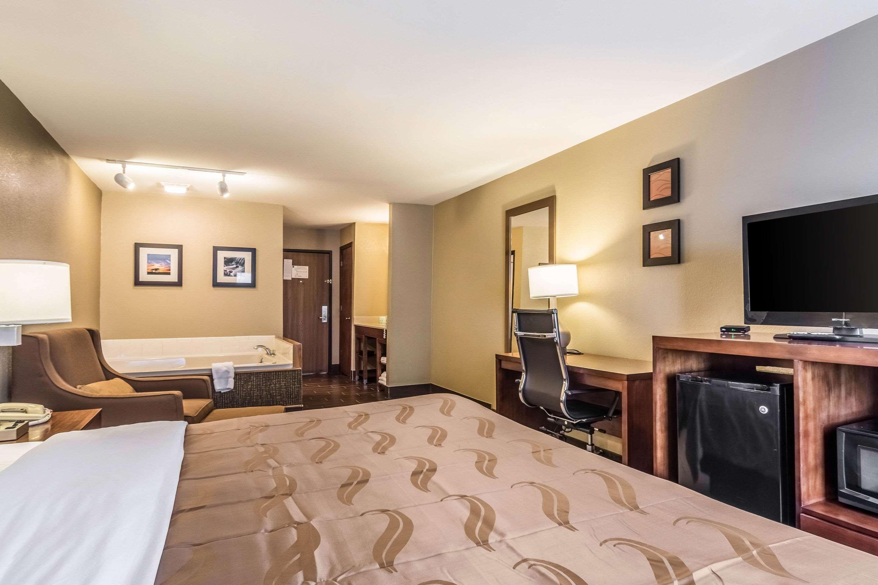 Quality Inn & Suites Salem Near I-57 Bagian luar foto