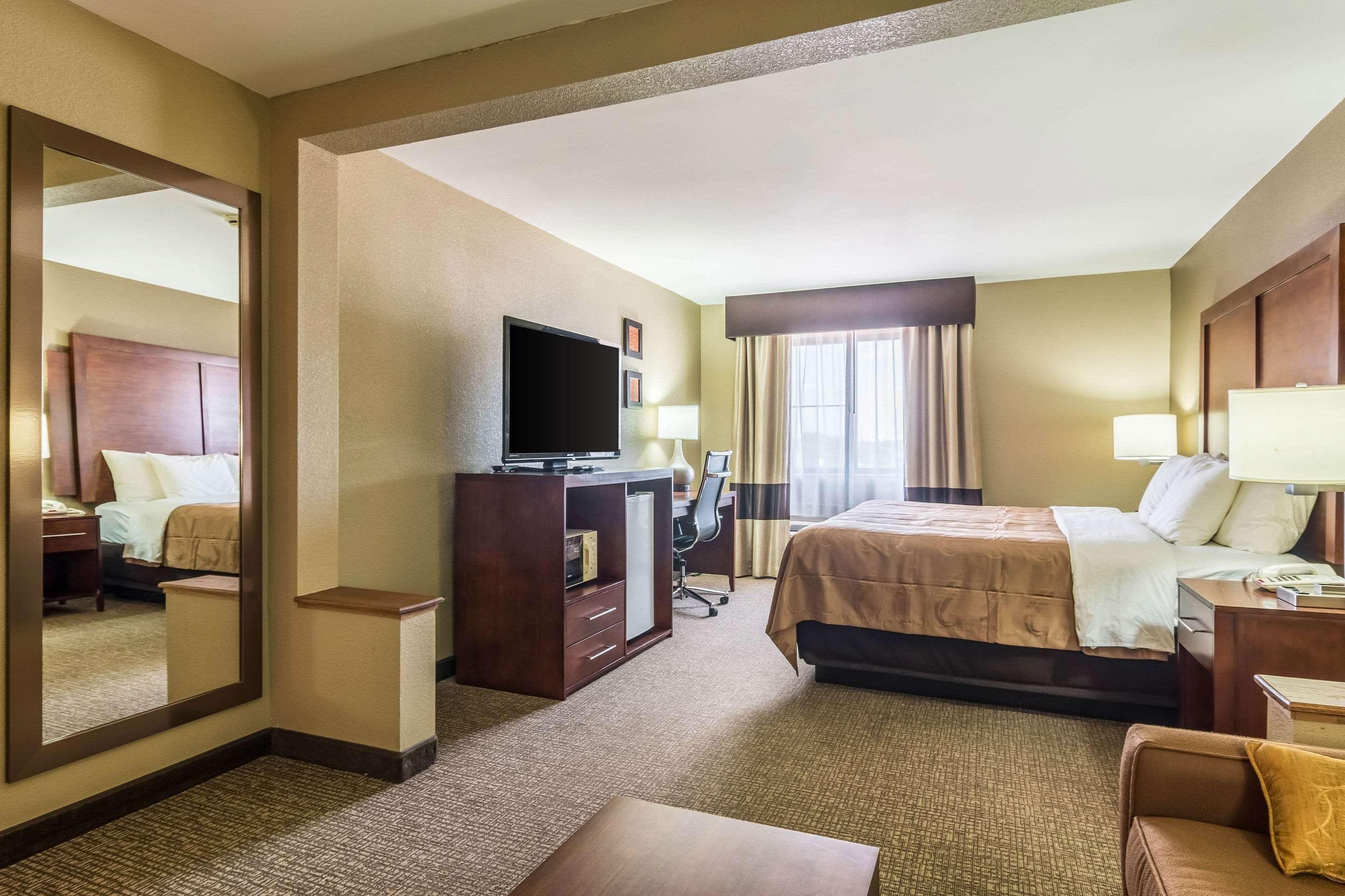 Quality Inn & Suites Salem Near I-57 Bagian luar foto