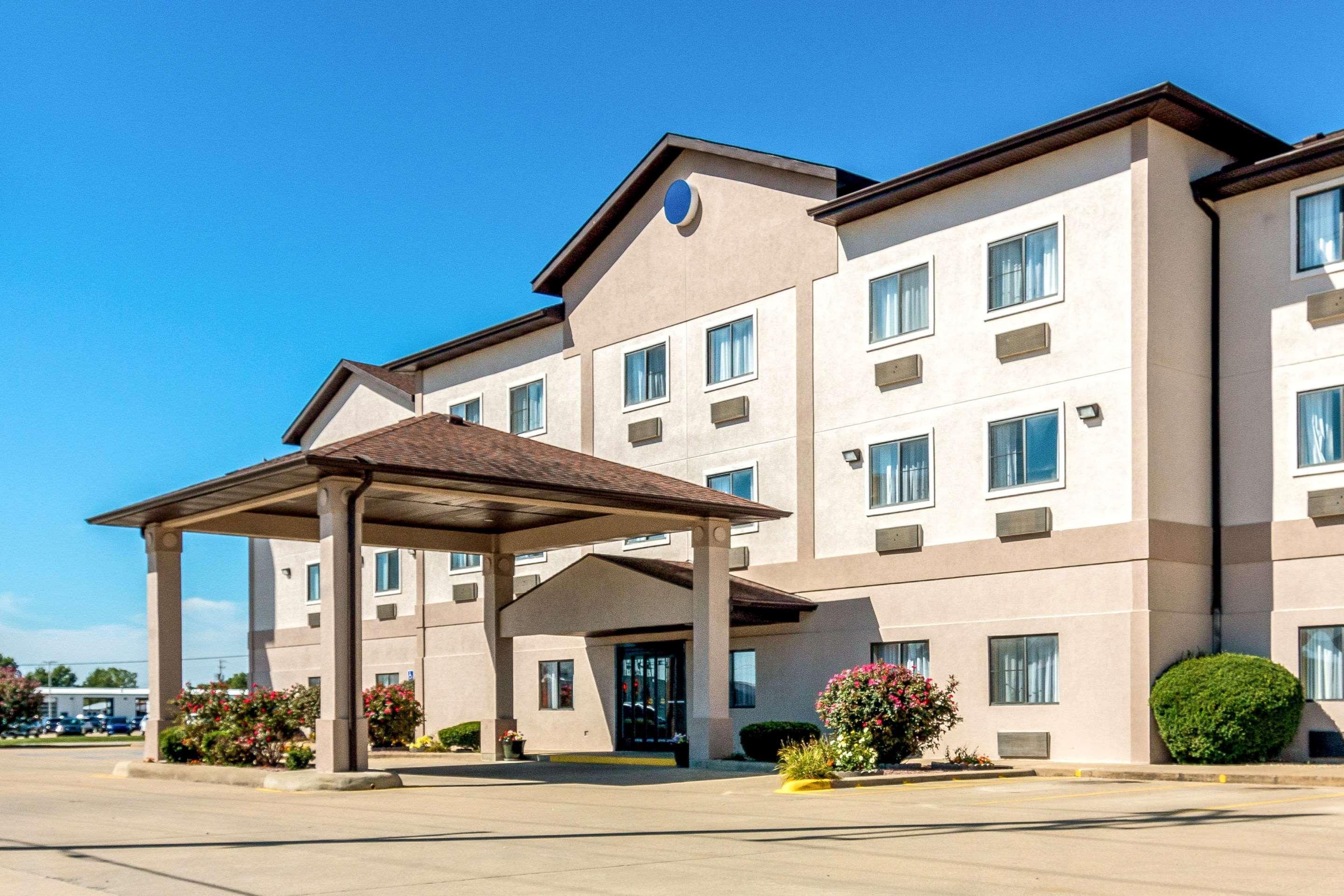 Quality Inn & Suites Salem Near I-57 Bagian luar foto