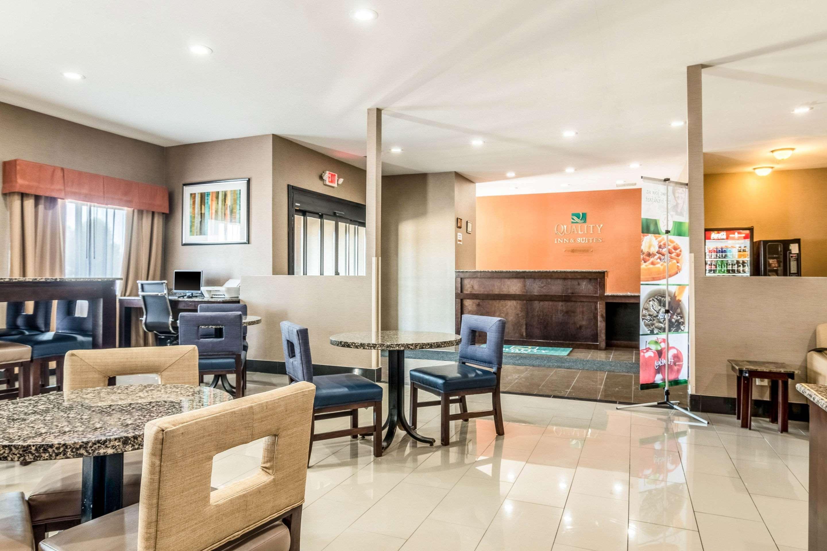 Quality Inn & Suites Salem Near I-57 Bagian luar foto