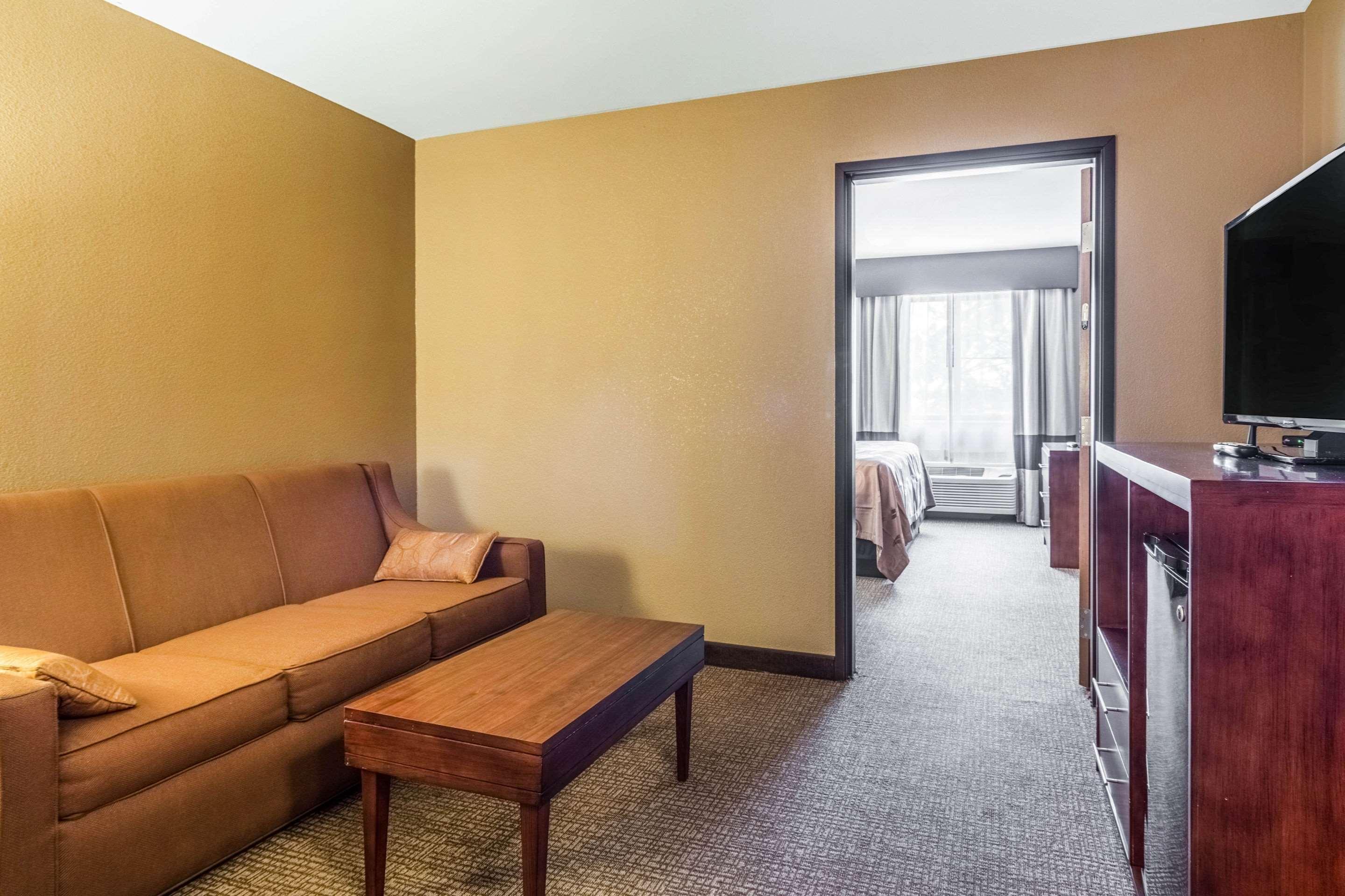 Quality Inn & Suites Salem Near I-57 Bagian luar foto