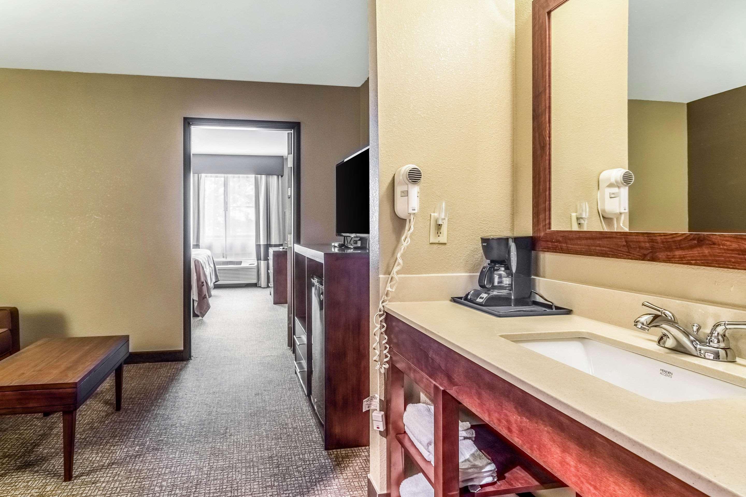 Quality Inn & Suites Salem Near I-57 Bagian luar foto